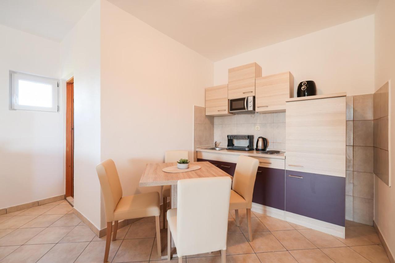 Apartment Miky Vrsi