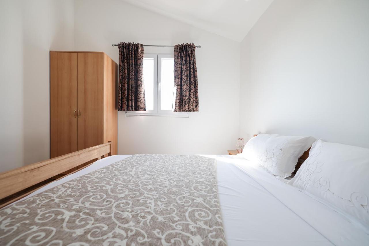 Apartment Miky Vrsi