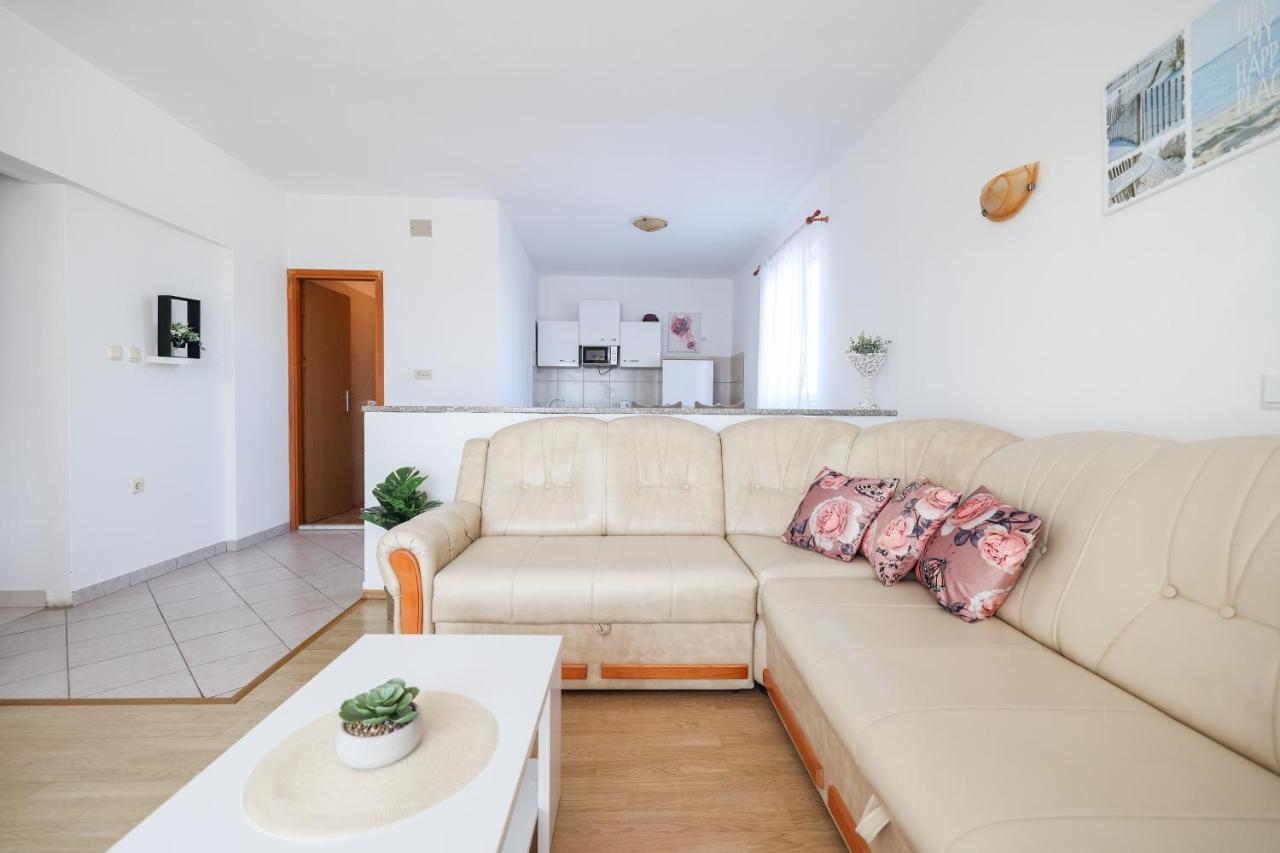 Miky Apartment Vrsi